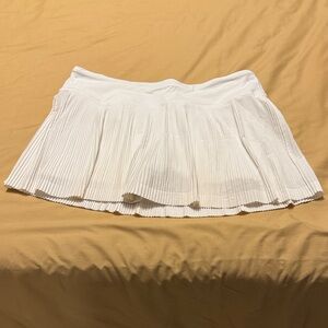Lululemon white pleat to street mid rise tennis skirt